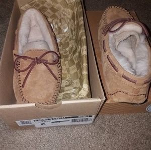 Uggs slippers women size 5